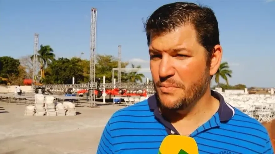 PROMOTOR HABLA DE LA CARTILLA