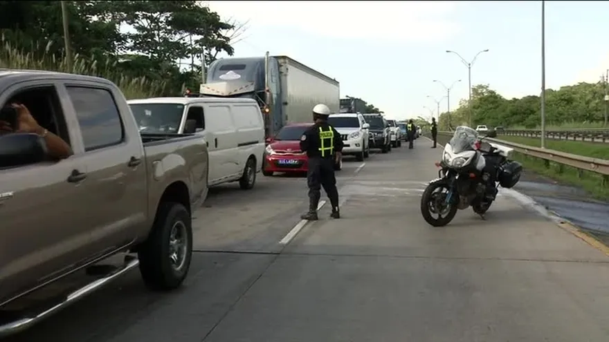 ATTT prohibe paso de camiones en autopista Arraiján - Chorrera