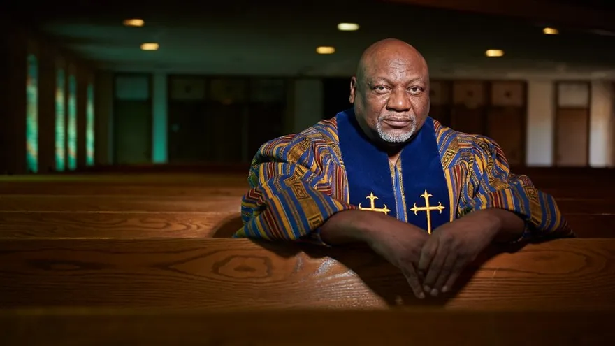 Reverendo Tommie Pierson de la Gran Iglesia de San Marcos familia el 4 de agosto de 2015, de Dellwood , Missouri.