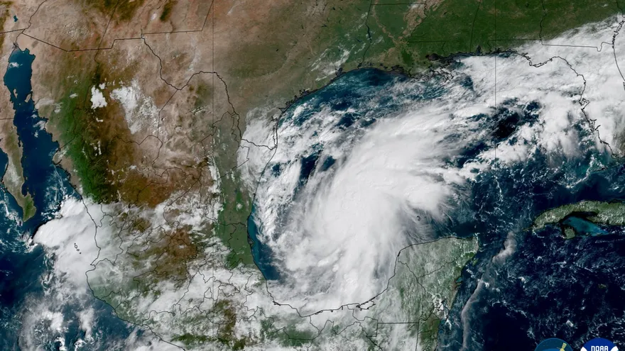 Huracán Isaías en el Atlantico