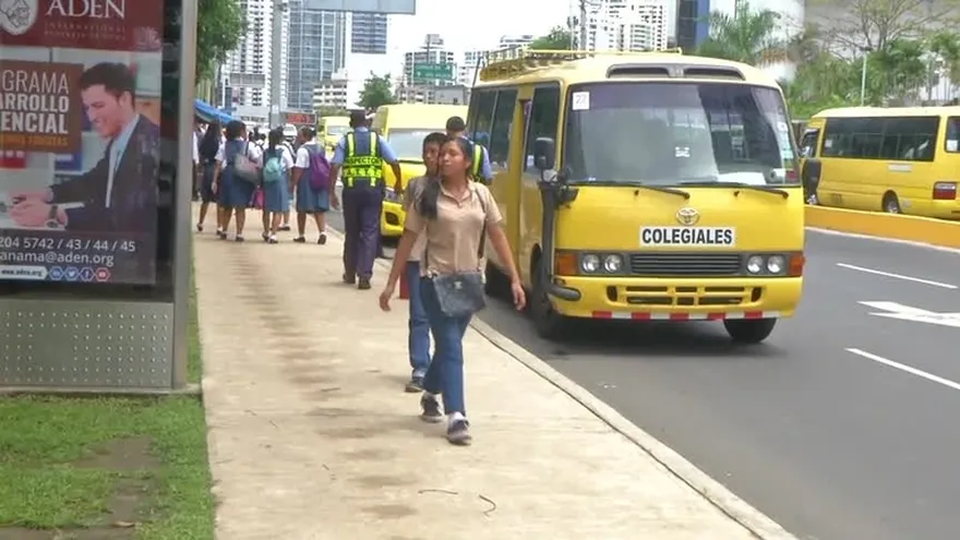 ATTT realiza operativo a buses colegiales en Paitilla