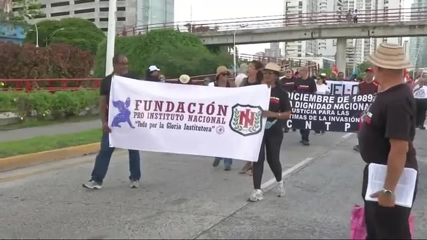 Panameños realizan “marcha negra” recordando a los caídos del 20 de diciembre