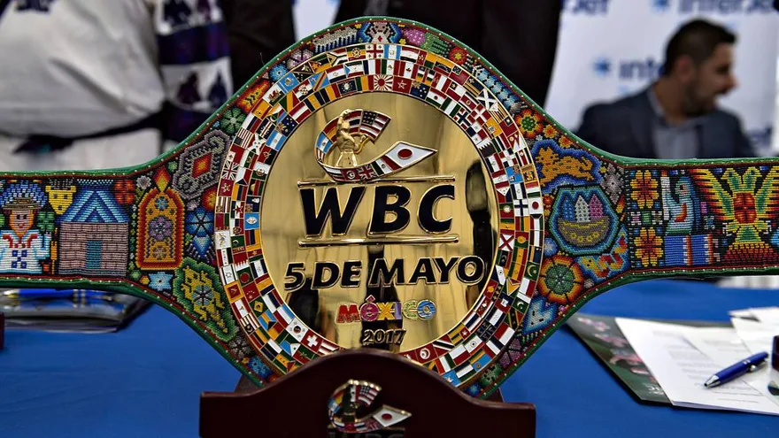 "Canelo" Álvarez no aceptará cinturón especial del CMB.