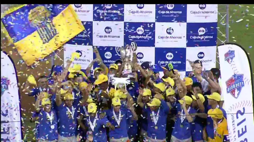 Herreranos celebran el triunfo del Campeonato de Beisbol Juvenil