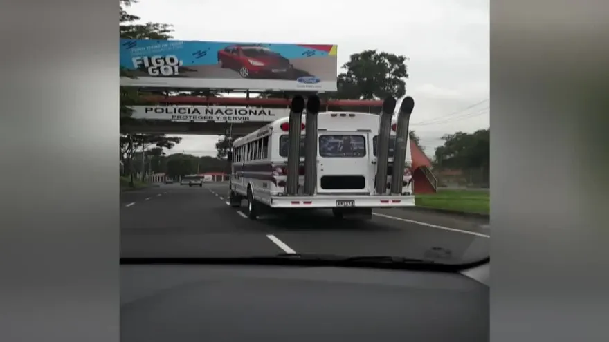 Buses con troneras son violatorias a la ley