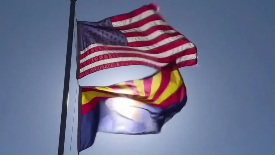 Entre arrepentidos, jóvenes y latinos, Biden puede quitarle a Trump la crucial Arizona