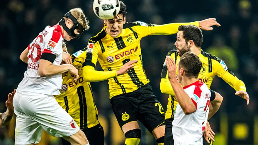 Acción del partido entre Borussia Dortmund y el Augsburgo