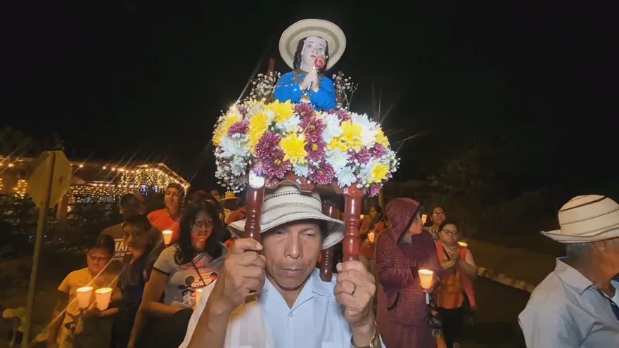 Fe, tambores y velas: así se vive el topón de La Pintada