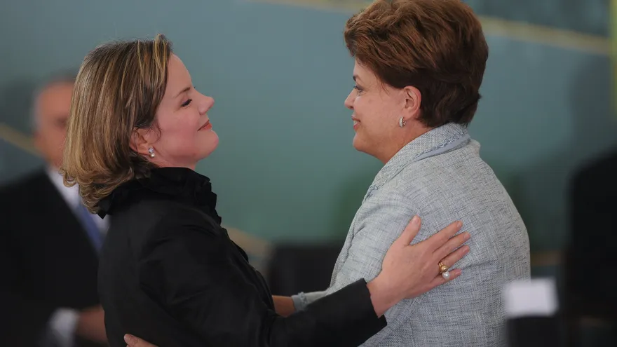 Dilma Rousseff con la exministra de la Presidencia, Gleisi Hoffmann