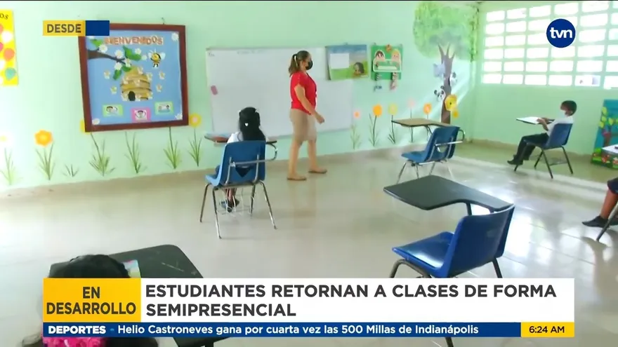 Estudiantes retornan a una escuela en Veraguas