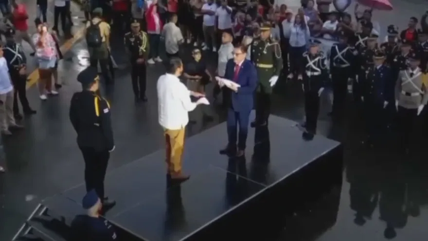 Panamá y Costa Rica realizaron el tradicional intercambio de banderas de confraternidad.