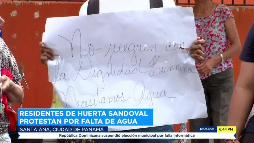 Residentes de la Huerta Sandoval protestan por problemas con el agua potable