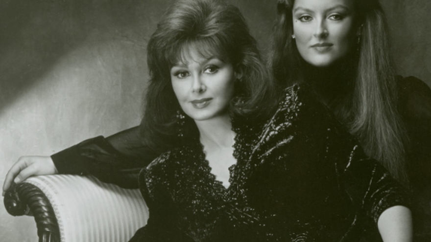 The Judds ingresaron el domingo al Salón de la Fama de la Música Country en una ceremonia llena de lágrimas