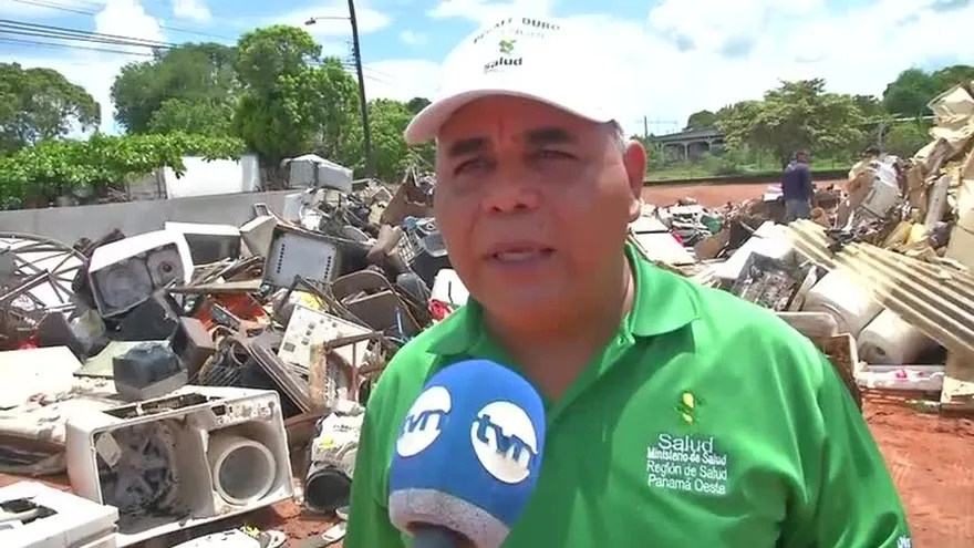 Recogen chatarra en operativo de limpieza en La Chorrera