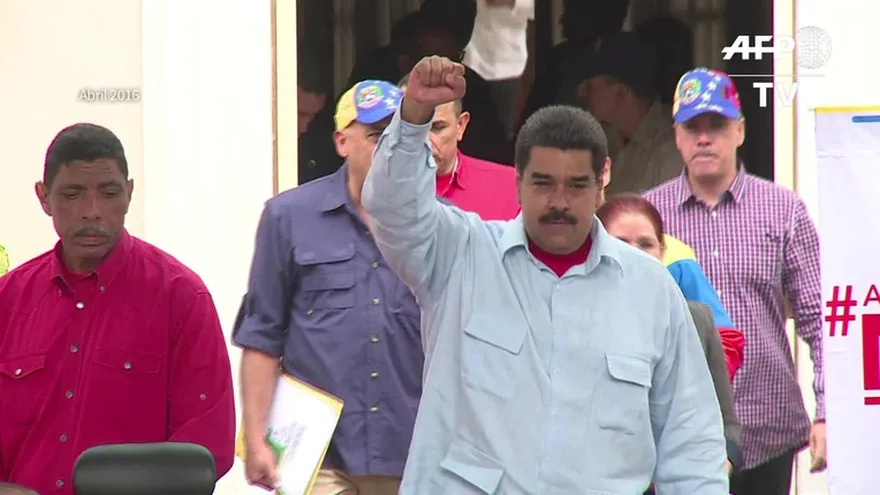 Maduro ordena tomar fábricas paralizadas y ejercicios militares