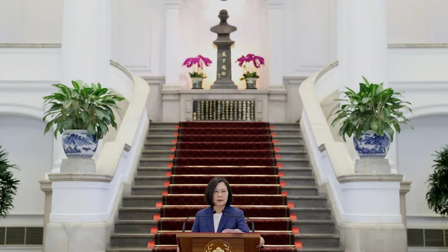 La presidenta de Taiwán, Tsai Ing-wen, ofrece una rueda de prensa tras ser reelegida en las primarias del Partido Demócrata Progresista (PDP), este jueves en Taipéi (Taiwán)