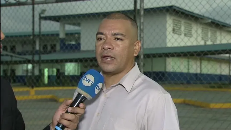 Denuncian irregularidades en escuela de Felipillo