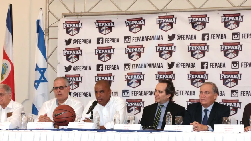 Jair Peralta, presidente de la FEPABA, da detalles del torneo en conferencia de prensa