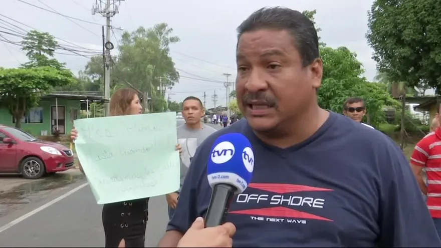 Residentes en Pedregal cerraron vía principal