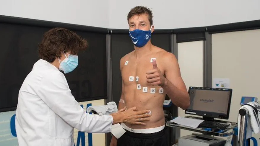 Alavés, del panameño José Luis Rodríguez, comunica la detección de tres positivos por Covid-19