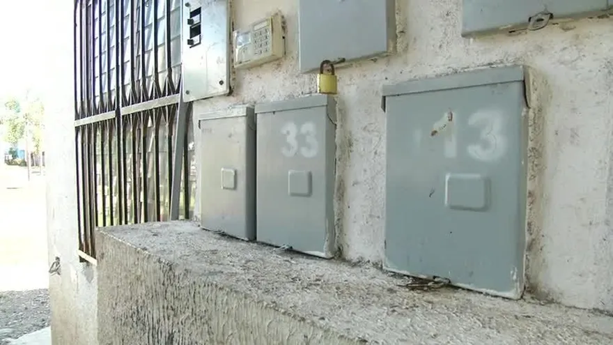 Usuarios denuncian irregularidades en algunos medidores de luz prepago