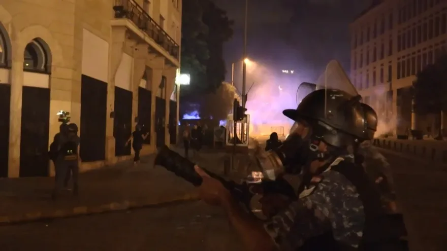 Choques entre policía y manifestantes en Beirut