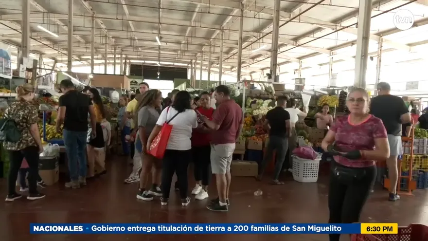 Domingo repleto de consumidores en Merca