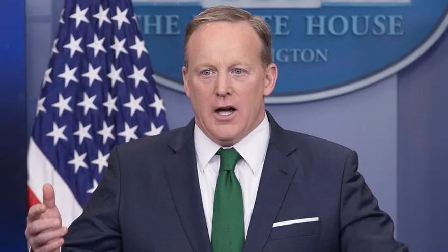 El portavoz de la Casa Blanca, Sean Spicer, habla en una conferencia de prensa en la Casa Blanca, Washington, DC, hoy jueves 16 de marzo de 2017.