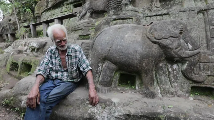 Don Alberto, el artista ermitaño que esculpe las rocas de una montaña en Nicaragua
