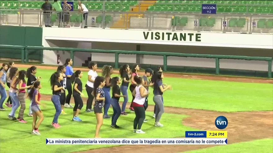 Reparan filtraciones en Estadio Kenny Serracín