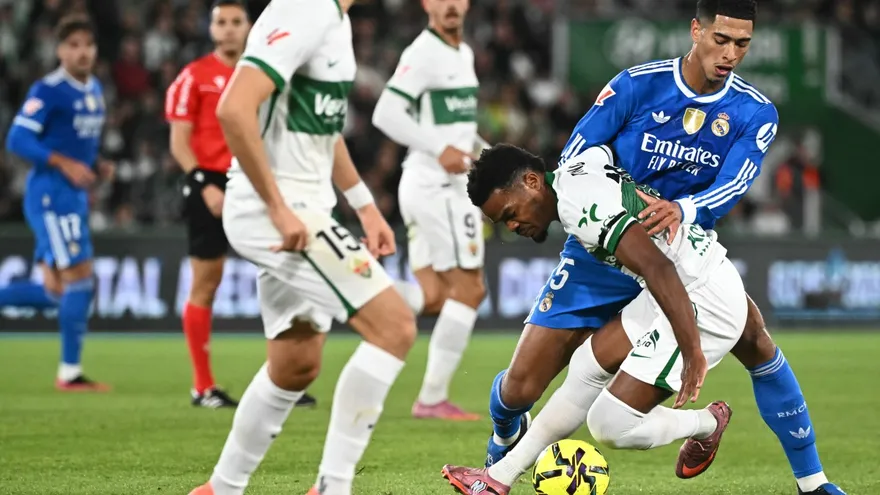 Real Madrid y Elche en acción