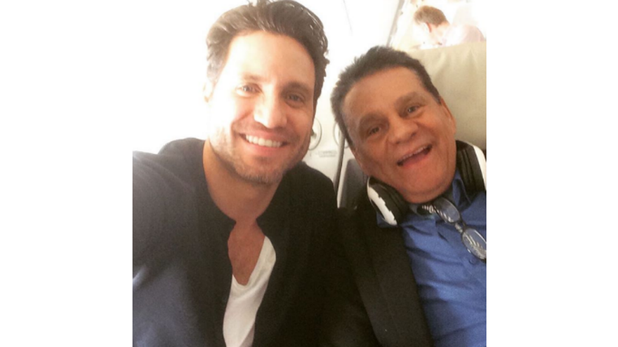 El actor venezolano Edgar Ramírez junto al excampeón mundial de boxeo, Roberto "Manos de Piedra" Durán en ruta a Cannes, Francia