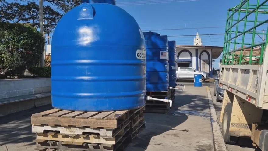 Tanques para que la población de Chitré se abastezca de agua