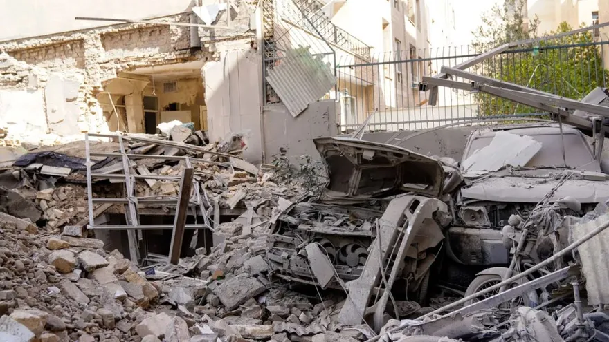 Daños en un barrio de Teherán, capital de Irán
