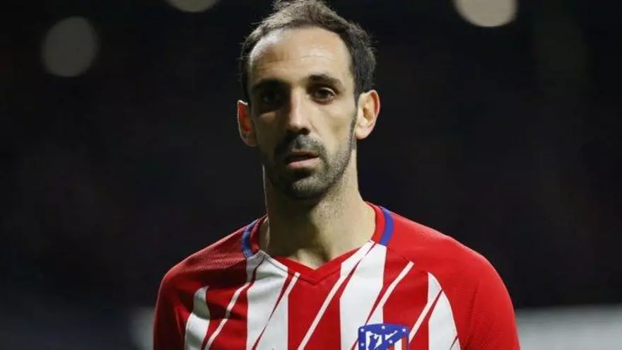 Juanfran es duda para el Barcelona por una lesión en el gemelo