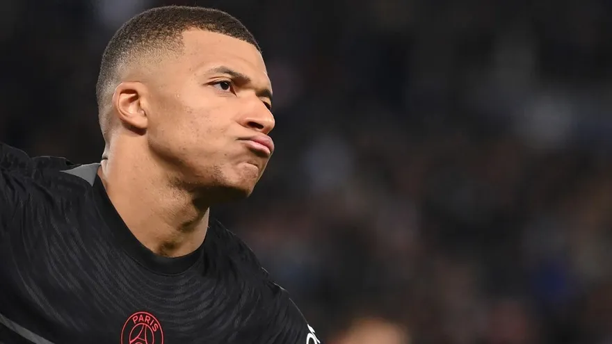 Triunfo del PSG sobre el Angers donde Mbappé anotó de tiro penal