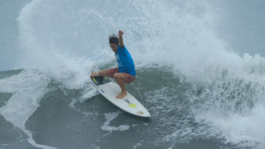 Víctor Camarena en acción