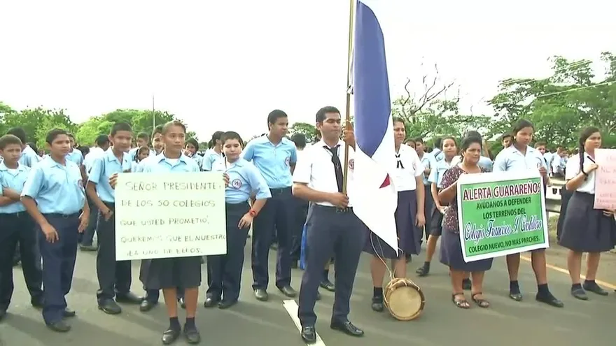 Estudiantes en Guararé piden un nuevo colegio