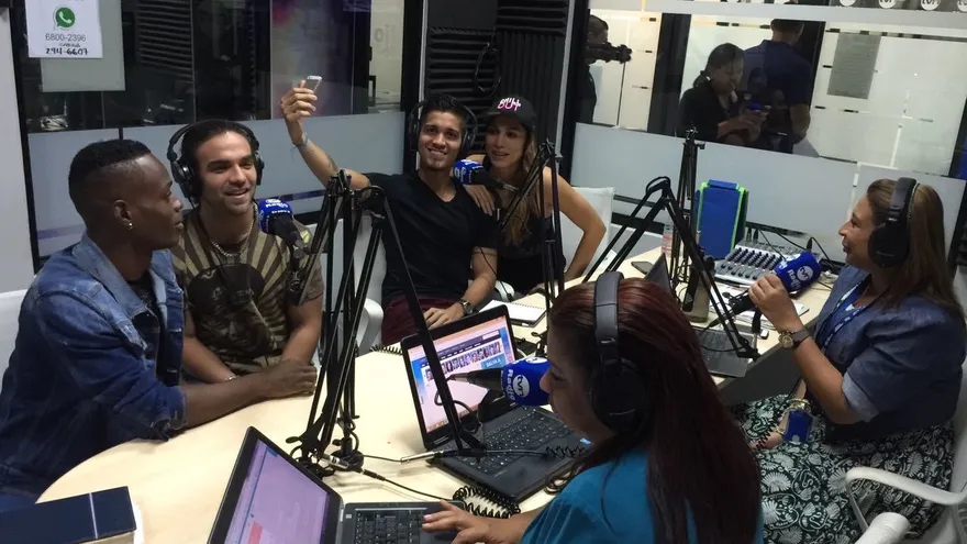 Expulsados de Big Brother en TVN Radio.