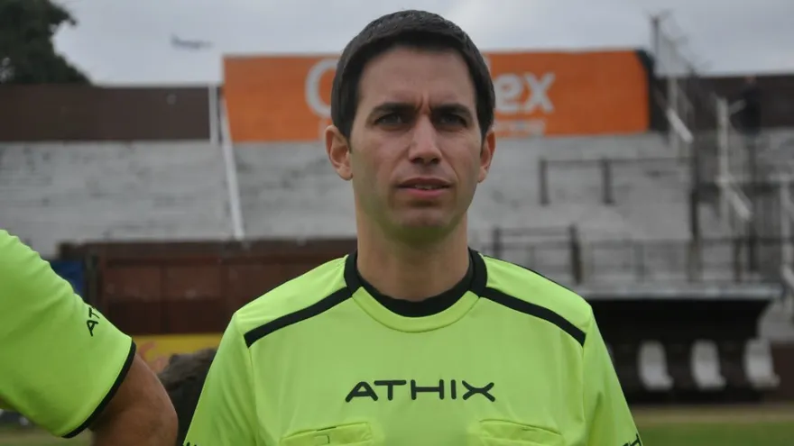 Arrestan a árbitro de fútbol argentino por casos de prostitución