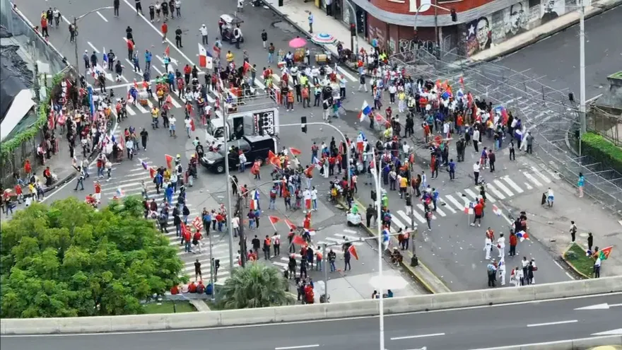 Décima jornada de protesta en rechazo al contrato minero
