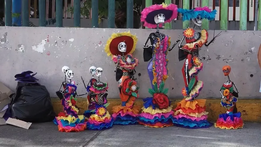 Catrinas hechas piñatas una manera de rescatar la tradición