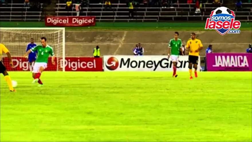 Desde el césped de Kingston con Johnny Mosquera