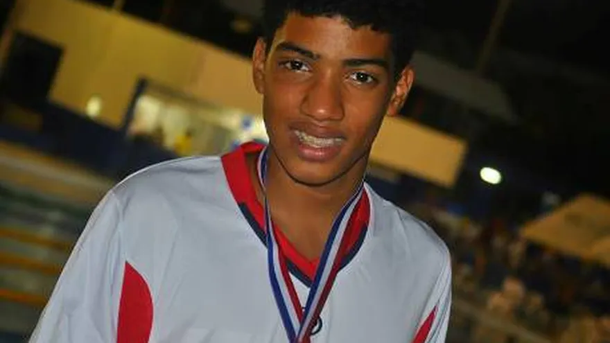 Petter Vega es campeón nacional en natación