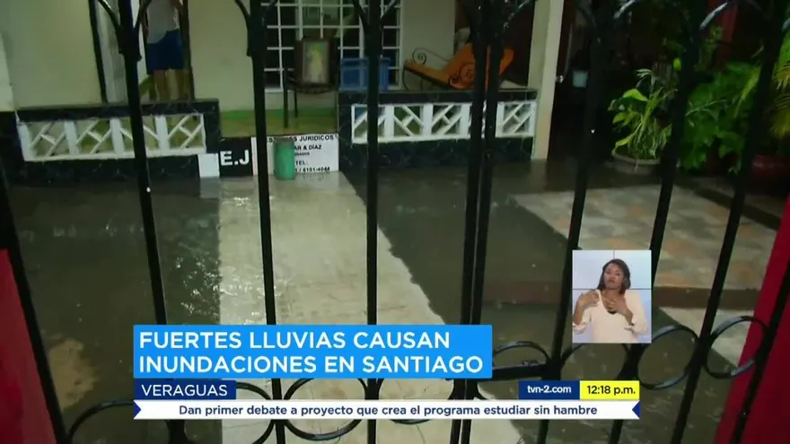 Fuertes lluvias en Santiago dejan 10 viviendas inundadas