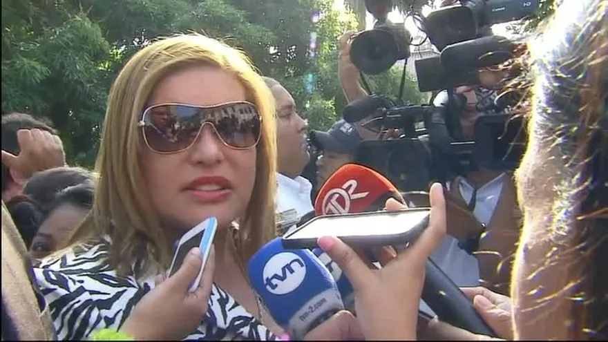 Alma Cortés llega a audiencia contra Martinelli