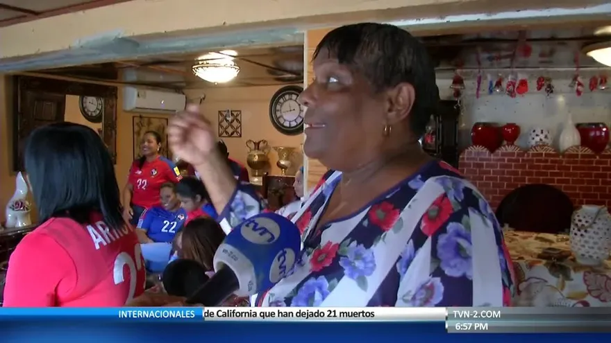 Familiares de jugadores de “La Sele” los apoyan hasta el final