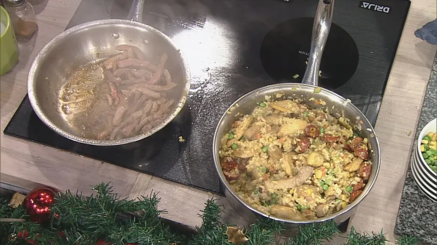 Arroz frito con leche de coco.