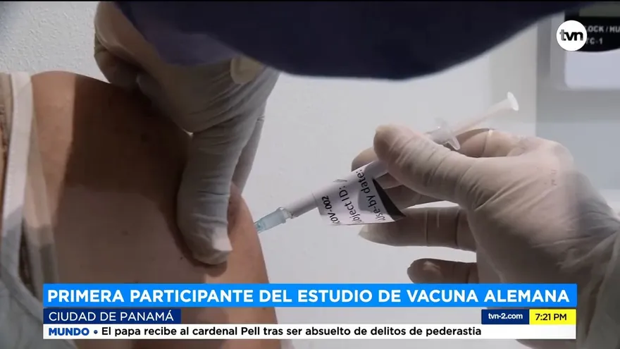 Primera voluntaria en aplicarse la vacuna alemana