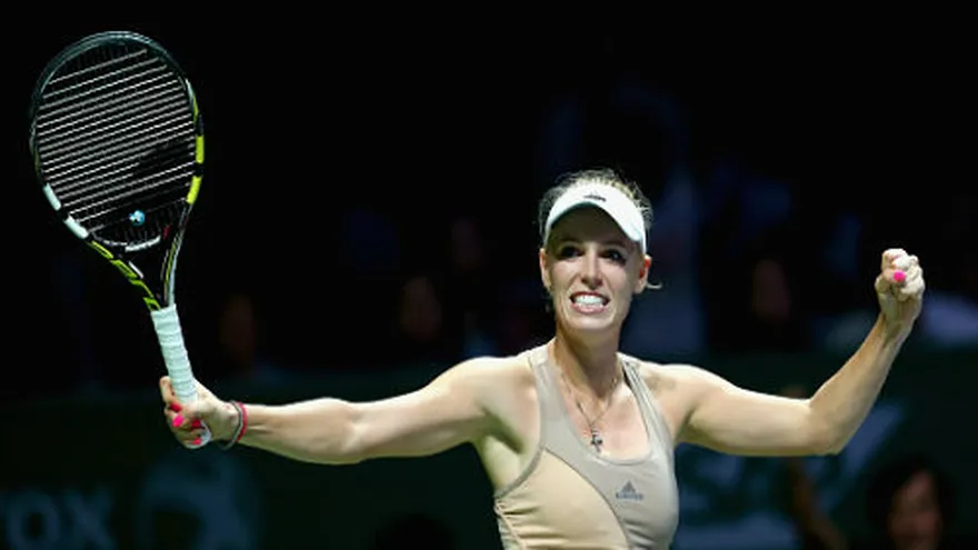 Wozniacki derrotó a Sharapova en Singapur